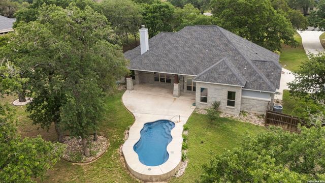 172 Bobby Lynn, Adkins, TX 78101