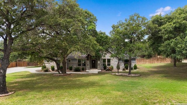 172 Bobby Lynn, Adkins, TX 78101