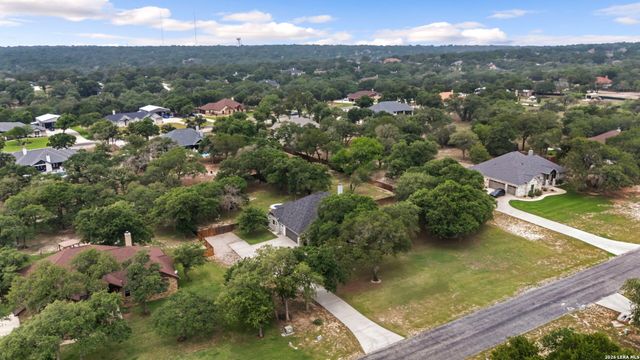 172 Bobby Lynn, Adkins, TX 78101