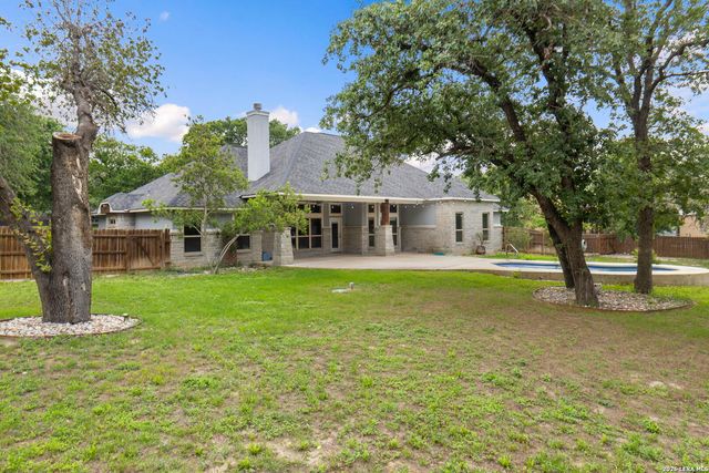 172 Bobby Lynn, Adkins, TX 78101