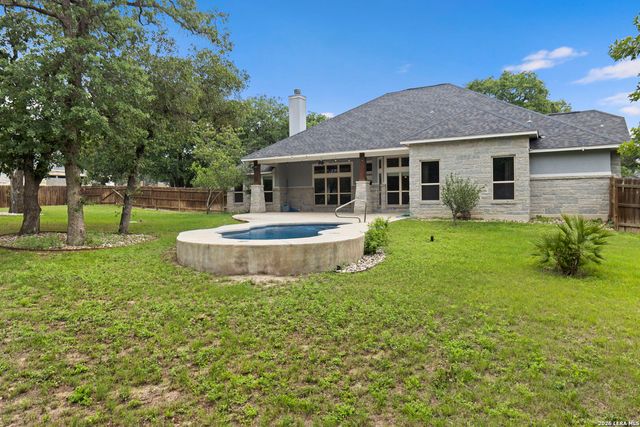 172 Bobby Lynn, Adkins, TX 78101