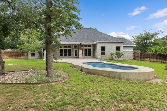172 Bobby Lynn, Adkins, TX 78101