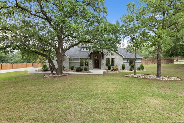 172 Bobby Lynn, Adkins, TX 78101