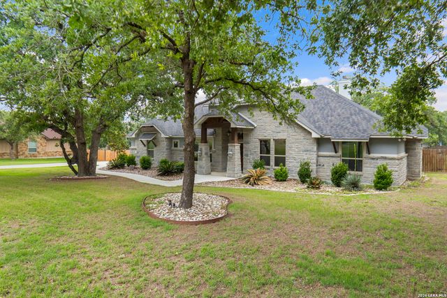 172 Bobby Lynn, Adkins, TX 78101