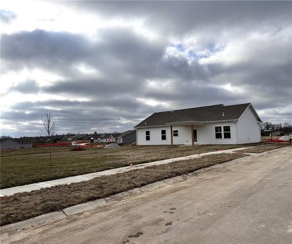 1302 NE Sequoia Court, Oak Grove, MO 64075