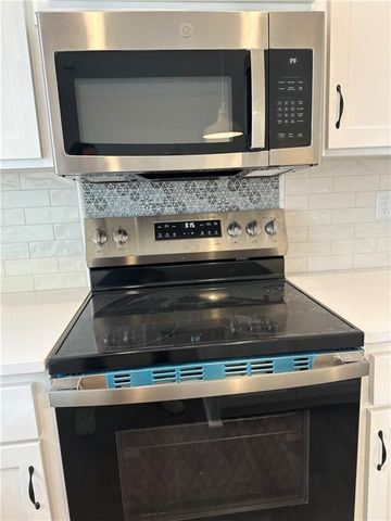 1302 NE Sequoia Court, Oak Grove, MO 64075