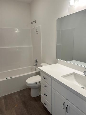 1302 NE Sequoia Court, Oak Grove, MO 64075