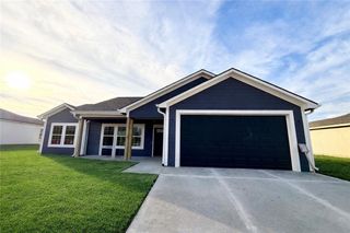 1302 NE Sequoia Court, Oak Grove, MO 64075