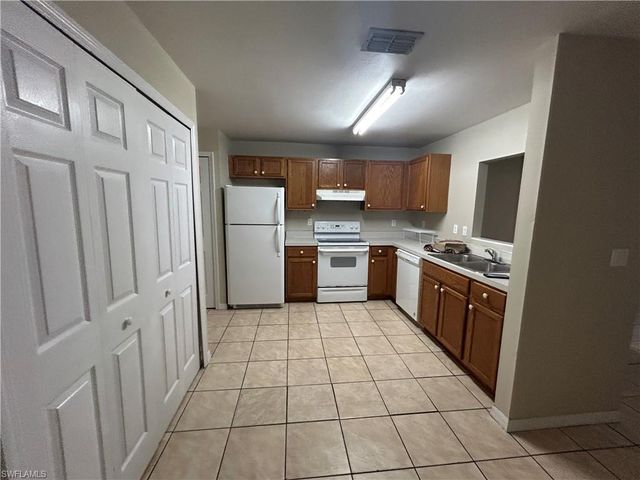 1231 SE 8th TER, Cape Coral, FL 33990