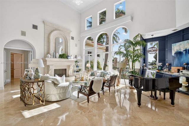 678 Hermitage Cir, Palm Beach Gardens, FL 33410