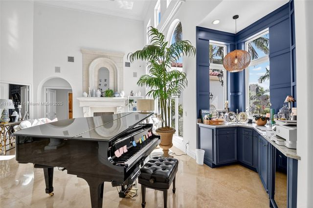 678 Hermitage Cir, Palm Beach Gardens, FL 33410