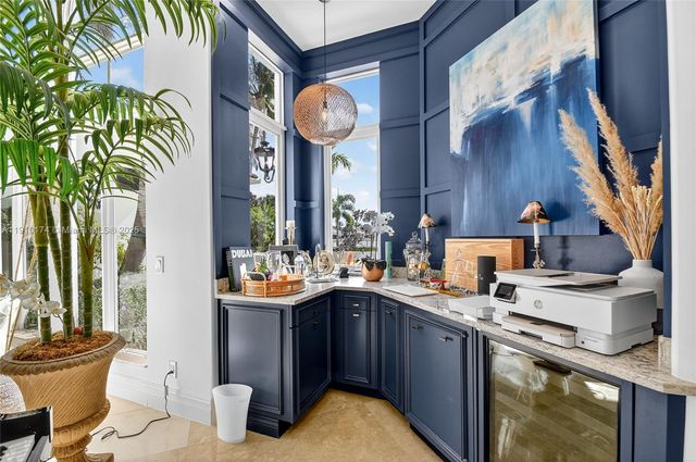 678 Hermitage Cir, Palm Beach Gardens, FL 33410