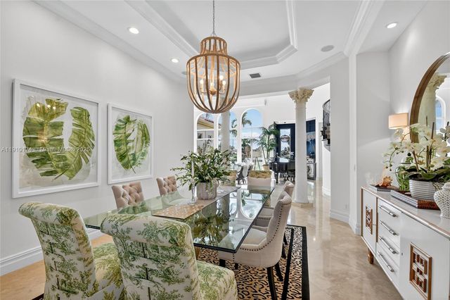 678 Hermitage Cir, Palm Beach Gardens, FL 33410