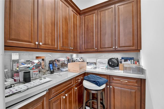 678 Hermitage Cir, Palm Beach Gardens, FL 33410