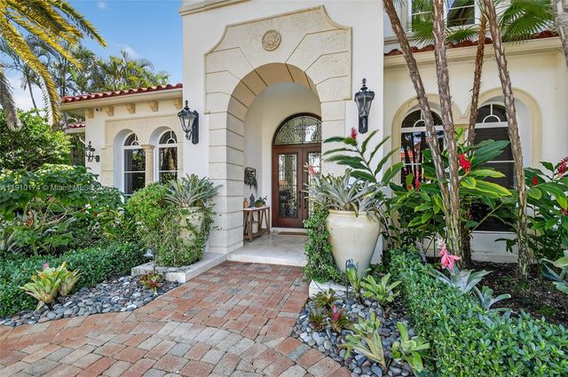 678 Hermitage Cir, Palm Beach Gardens, FL 33410