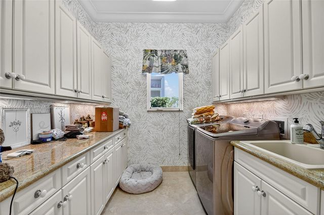 678 Hermitage Cir, Palm Beach Gardens, FL 33410