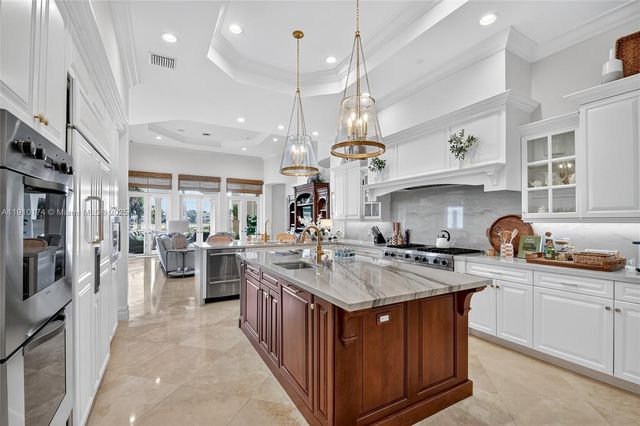 678 Hermitage Cir, Palm Beach Gardens, FL 33410