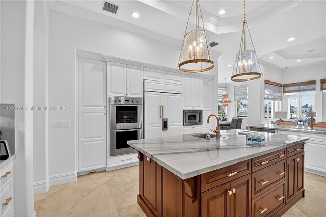 678 Hermitage Cir, Palm Beach Gardens, FL 33410