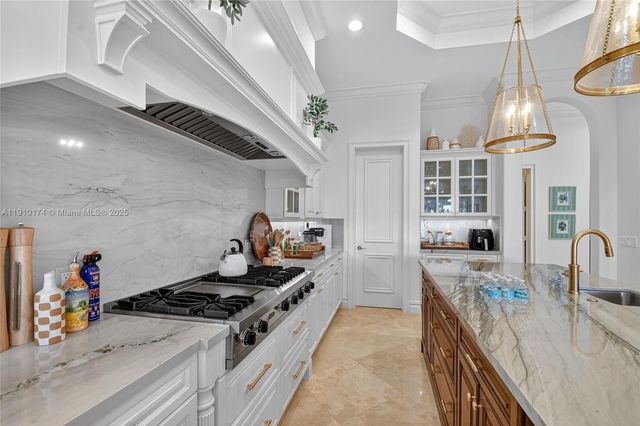 678 Hermitage Cir, Palm Beach Gardens, FL 33410