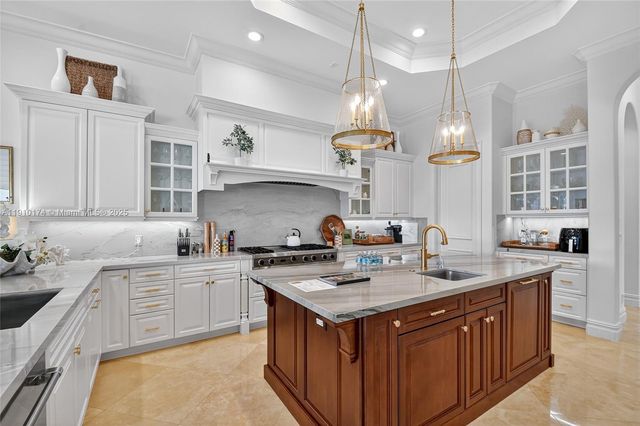 678 Hermitage Cir, Palm Beach Gardens, FL 33410