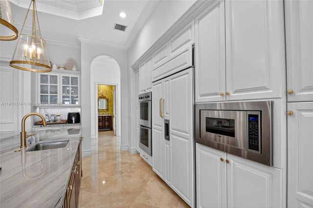 678 Hermitage Cir, Palm Beach Gardens, FL 33410