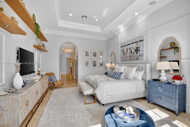 678 Hermitage Cir, Palm Beach Gardens, FL 33410