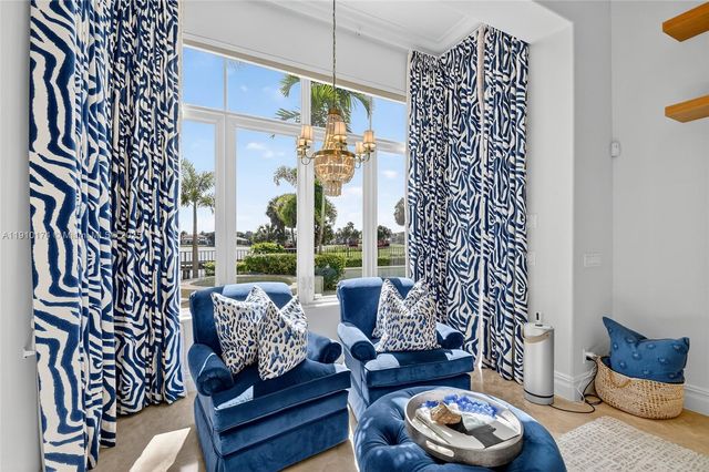 678 Hermitage Cir, Palm Beach Gardens, FL 33410