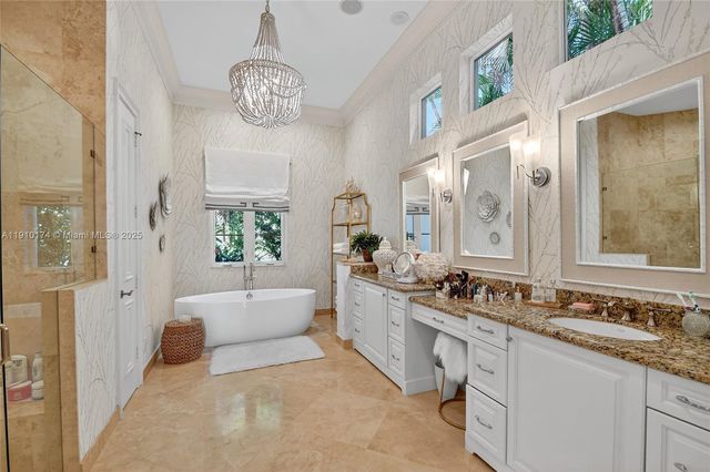 678 Hermitage Cir, Palm Beach Gardens, FL 33410