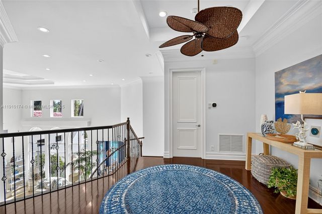 678 Hermitage Cir, Palm Beach Gardens, FL 33410