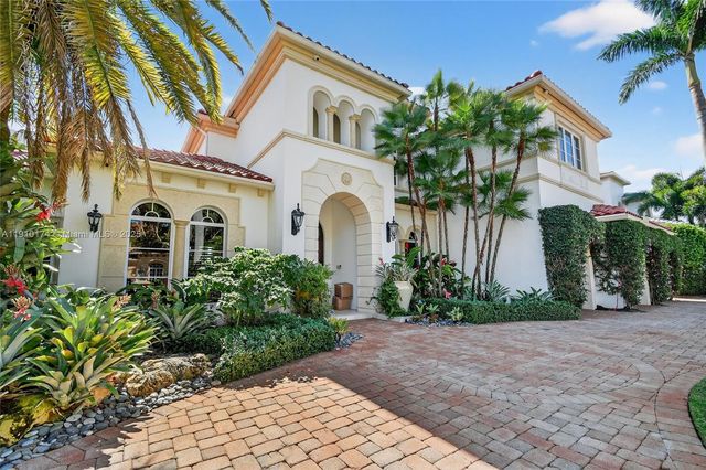 678 Hermitage Cir, Palm Beach Gardens, FL 33410