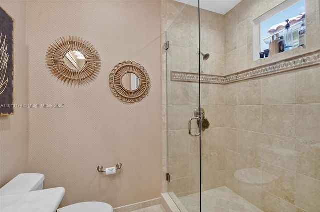 678 Hermitage Cir, Palm Beach Gardens, FL 33410