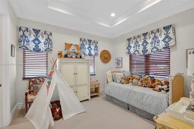 678 Hermitage Cir, Palm Beach Gardens, FL 33410