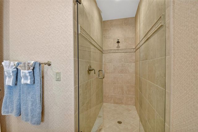 678 Hermitage Cir, Palm Beach Gardens, FL 33410