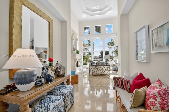 678 Hermitage Cir, Palm Beach Gardens, FL 33410