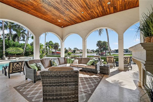 678 Hermitage Cir, Palm Beach Gardens, FL 33410