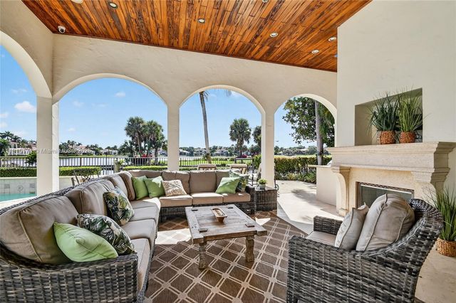 678 Hermitage Cir, Palm Beach Gardens, FL 33410