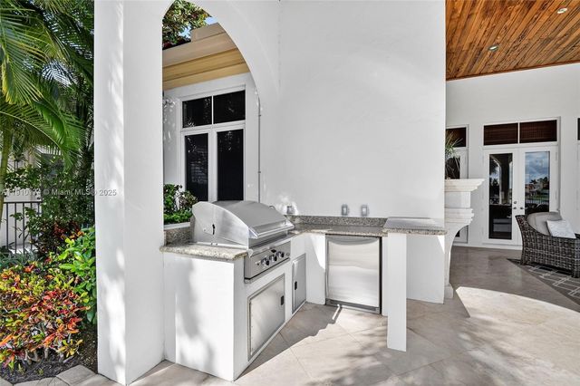 678 Hermitage Cir, Palm Beach Gardens, FL 33410