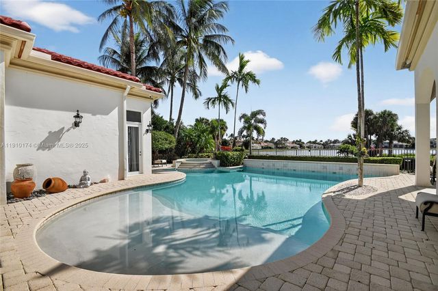 678 Hermitage Cir, Palm Beach Gardens, FL 33410