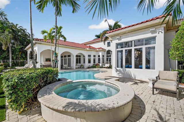 678 Hermitage Cir, Palm Beach Gardens, FL 33410