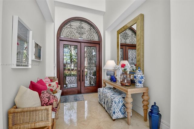 678 Hermitage Cir, Palm Beach Gardens, FL 33410