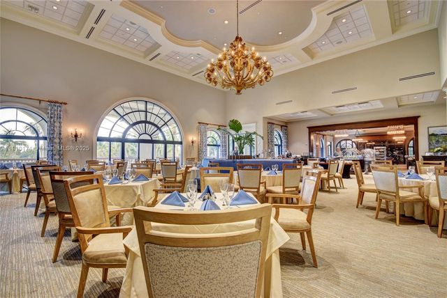 678 Hermitage Cir, Palm Beach Gardens, FL 33410