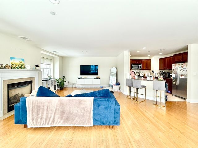 120 Wyllis Ave 409, Everett, MA 02149