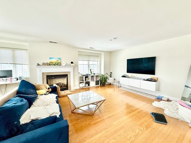 120 Wyllis Ave 409, Everett, MA 02149