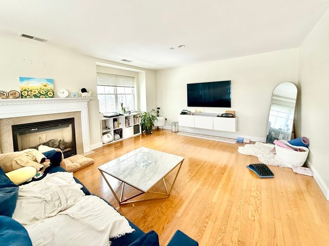 120 Wyllis Ave 409, Everett, MA 02149