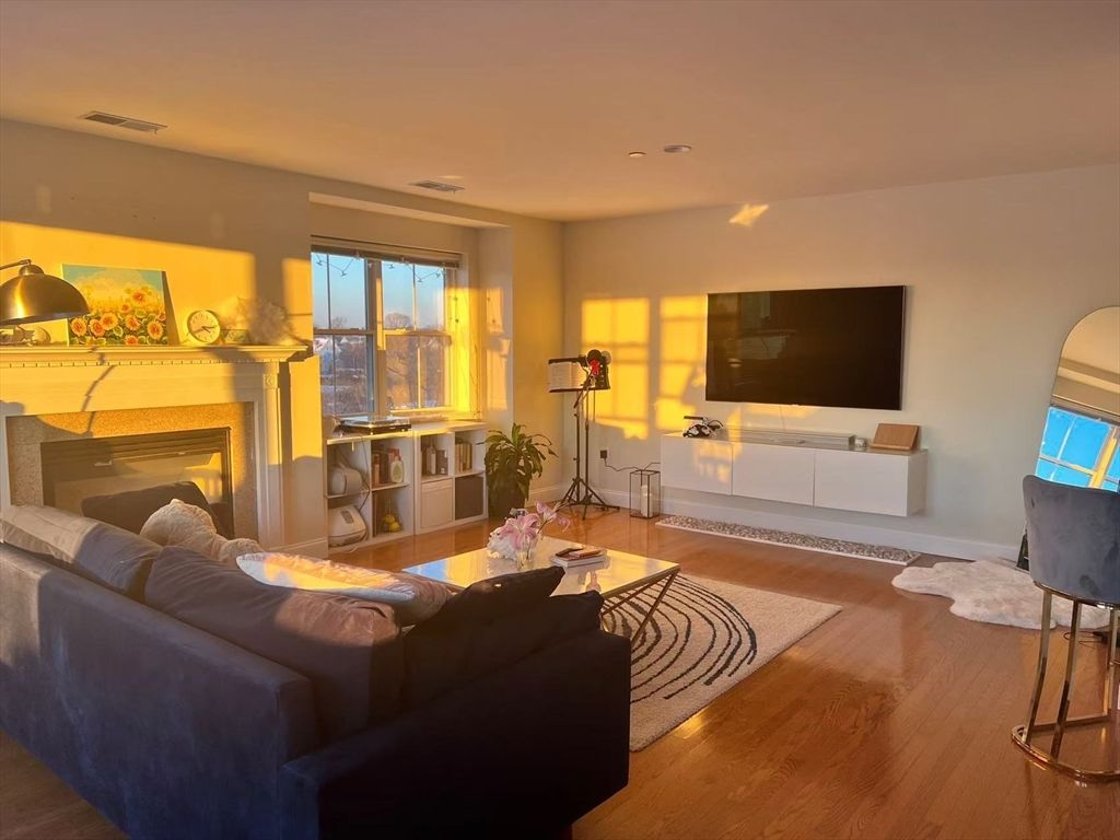 120 Wyllis Ave 409, Everett, MA 02149