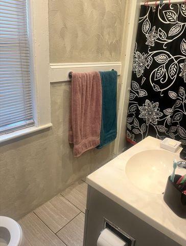 118 Quincy St, Springfield, MA 01109
