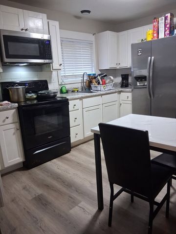 118 Quincy St, Springfield, MA 01109