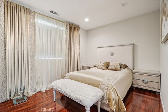 13225 Victory Boulevard, Valley Glen, CA 91401