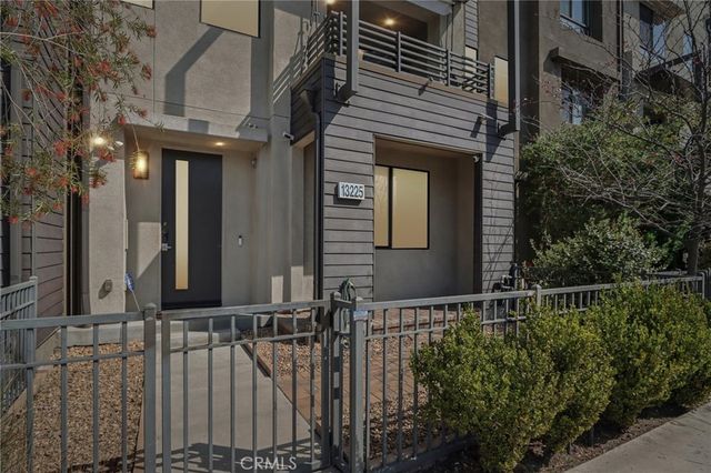 13225 Victory Boulevard, Valley Glen, CA 91401