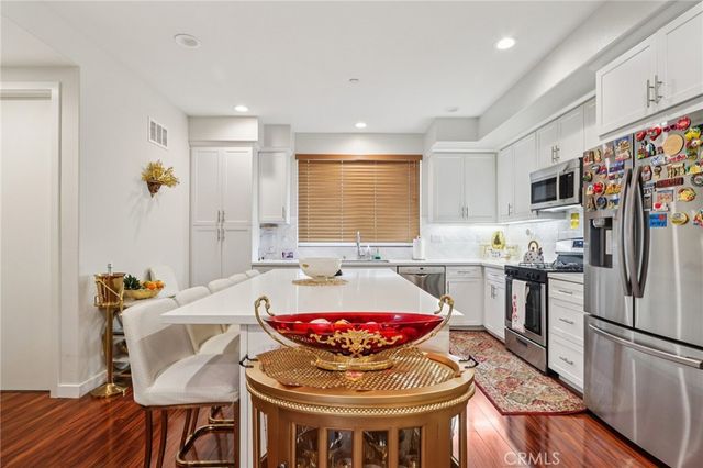 13225 Victory Boulevard, Valley Glen, CA 91401